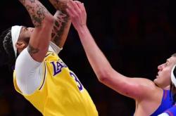 开云体育-NBA球员关键时刻表现抢眼，成为焦点