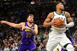 开云体育下载-雄鹿再胜老鹰，字母哥准三双的简单介绍