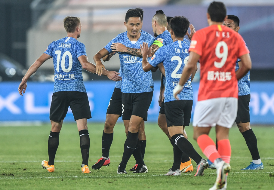 广州恒大逆转战胜重庆力帆，积分榜再次升至榜首的简单介绍