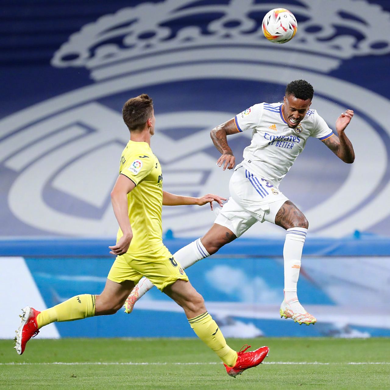 皇家马德里逆转胜比利亚雷亚尔,重回联赛榜首位置 皇家马德里逆转胜比利亚雷亚尔,重回联赛榜首位置