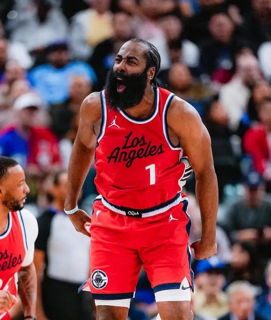 关于火箭击败快船,保罗大发神威砍下26分的信息 关于火箭击败快船,保罗大发神威砍下26分的信息