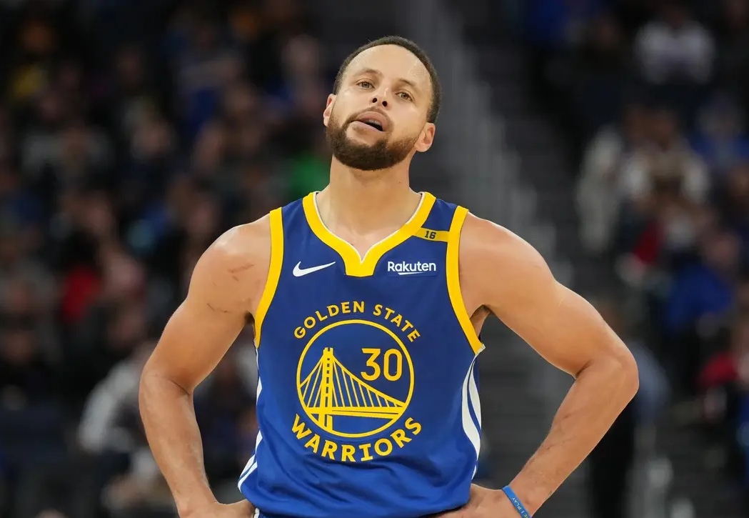 勇士惨败湖人，库里独得40分