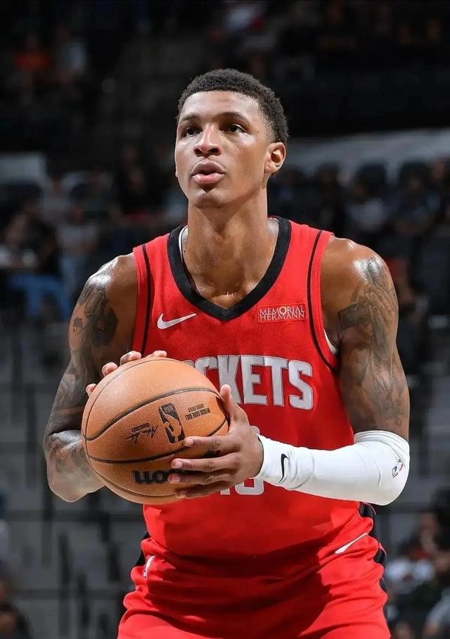 火箭将签下篮网前锋，增强内线实力