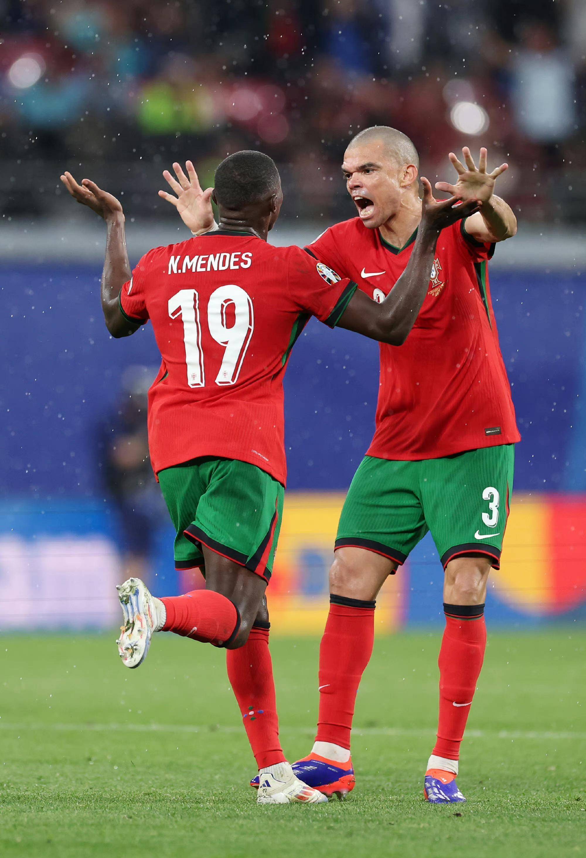 葡萄牙队绝杀奥地利队,波尔带队取胜 葡萄牙队绝杀奥地利队,波尔带队取胜